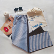 Carica l'immagine nel visualizzatore di Gallery, Pantalone bianco a righe multicolor celesti, blu e beige con retro tinta unita testa di moro