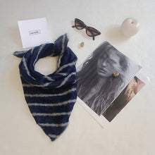 Carica l'immagine nel visualizzatore di Gallery, Carré UN/PAIR grigio perla blu