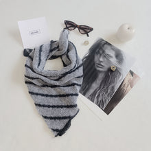 Carica l'immagine nel visualizzatore di Gallery, Carré UN/PAIR grigio scuro bianco