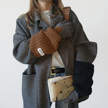 Carica l'immagine nel visualizzatore di Gallery, Guanto UN/PAIR Nocciola con terzo grigio scuro