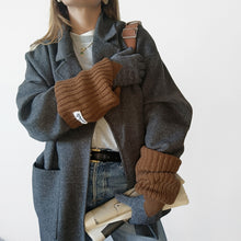 Carica l'immagine nel visualizzatore di Gallery, Guanto UN/PAIR Nocciola con terzo grigio scuro