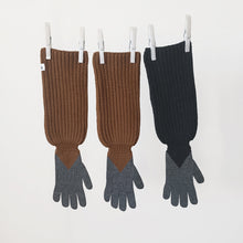 Carica l'immagine nel visualizzatore di Gallery, Guanto UN/PAIR Nocciola con terzo grigio scuro