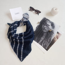 Load image into Gallery viewer, Carré UN/PAIR Blue White