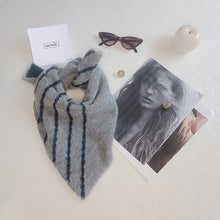 Carica l'immagine nel visualizzatore di Gallery, Carré UN/PAIR grigio perla blu