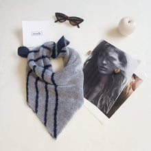 Load image into Gallery viewer, Carré UN/PAIR Blue White