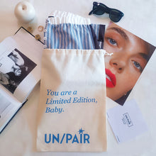 Carica l'immagine nel visualizzatore di Gallery, Pantalone bianco a righe multicolor celesti, blu e beige con retro tinta unita testa di moro