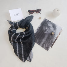 Carica l'immagine nel visualizzatore di Gallery, Carré UN/PAIR grigio scuro bianco