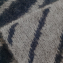 Carica l'immagine nel visualizzatore di Gallery, Carré UN/PAIR grigio perla blu