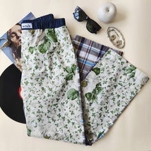 Carica l'immagine nel visualizzatore di Gallery, Pantalone a fiori con retro a quadri viola