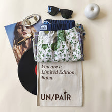 Carica l'immagine nel visualizzatore di Gallery, Pantalone a fiori con retro a quadri viola