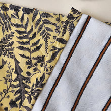 Carica l'immagine nel visualizzatore di Gallery, Pantalone crema a righe nere e rame con retro giallo e fiori testa di moro