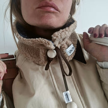 Load image into Gallery viewer, COLLAR UN/PAIR BLUE SQUARE BEIGE MONTONCINO MACRAME RIBBON