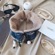 Load image into Gallery viewer, COLLAR UN/PAIR BLUE SQUARE BEIGE MONTONCINO MACRAME RIBBON