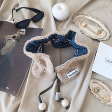 Load image into Gallery viewer, COLLAR UN/PAIR BLUE SQUARE BEIGE MONTONCINO MACRAME RIBBON