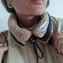 Load image into Gallery viewer, COLLAR UN/PAIR BLUE SQUARE BEIGE MONTONCINO MACRAME RIBBON