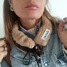 Load image into Gallery viewer, COLLAR UN/PAIR BLUE CHECKS BEIGE MONTONCINO EMBROIDERED FLOWER RIBBON