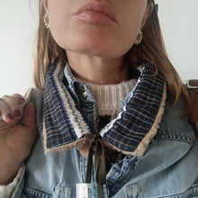 Load image into Gallery viewer, COLLAR UN/PAIR BLUE CHECKS BEIGE MONTONCINO EMBROIDERED FLOWER RIBBON