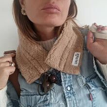 Load image into Gallery viewer, COLLAR UN/PAIR BLUE CHECKS BEIGE MONTONCINO EMBROIDERED FLOWER RIBBON