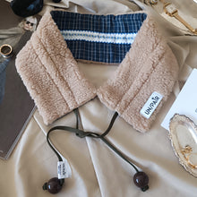 Load image into Gallery viewer, COLLAR UN/PAIR BLUE CHECKS BEIGE MONTONCINO EMBROIDERED FLOWER RIBBON