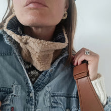 Load image into Gallery viewer, COLLAR UN/PAIR BLUE CHECKS BEIGE MONTONCINO EMBROIDERED FLOWER RIBBON