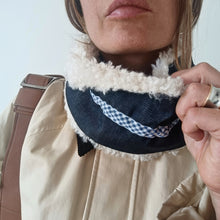 Carica l'immagine nel visualizzatore di Gallery, COLLO UN/PAIR DENIM MONTONCINO CREMA LACCIO CELESTE