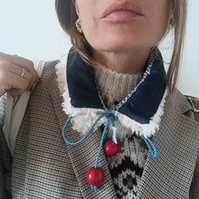 Carica l'immagine nel visualizzatore di Gallery, COLLO UN/PAIR DENIM MONTONCINO CREMA LACCIO CELESTE