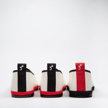 Carica l'immagine nel visualizzatore di Gallery, UN/PAIR avorio nastro rosso