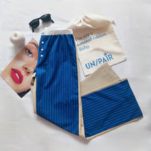 Carica l&#39;immagine nel visualizzatore di Gallery, Pantalone blu elettrico con micro righina bianca e retro tinta unita beige
