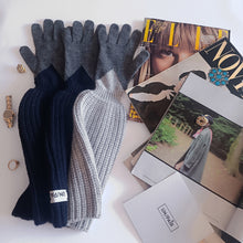 Load image into Gallery viewer, UN/PAIR Two blue gloves and a third pearl grey glove
