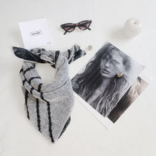 Load image into Gallery viewer, Carré UN/PAIR Black White
