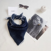 Carica l&#39;immagine nel visualizzatore di Gallery, Carré UN/PAIR blu bianco
