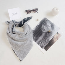 Load image into Gallery viewer, Carré UN/PAIR Black White

