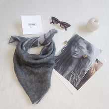 Load image into Gallery viewer, Carré UN/PAIR White Medium grey 
