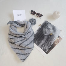 Load image into Gallery viewer, Carré UN/PAIR White Medium grey 
