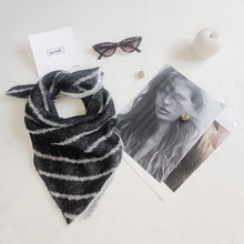 Load image into Gallery viewer, Carré UN/PAIR Black White
