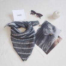 Load image into Gallery viewer, Carré UN/PAIR White Medium grey 
