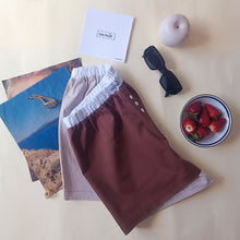 Load image into Gallery viewer, Hazelnut and Écru Shorts
