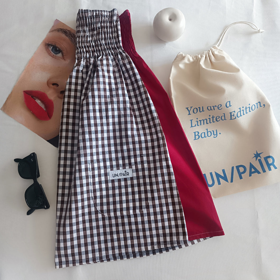 Minidress vichy bianco e marrone e retro rosso fragola