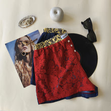Carica l'immagine nel visualizzatore di Gallery, Boxerina pizzo rosso mattone e retro chambray blu scuro con tasche
