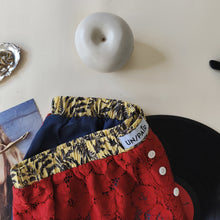 Carica l'immagine nel visualizzatore di Gallery, Boxerina pizzo rosso mattone e retro chambray blu scuro con tasche
