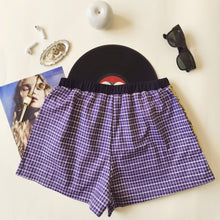 Carica l'immagine nel visualizzatore di Gallery, Boxerina gialla con ramage testa di moro e retro quadretti viola con tasche
