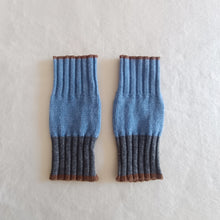 Load image into Gallery viewer, UN/PAIR Fingerless gloves Sky blue Grey Hazelnut 
