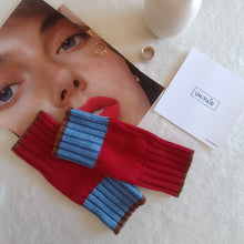 Load image into Gallery viewer, UN/PAIR Fingerless gloves Red Sky blue Hazelnut
