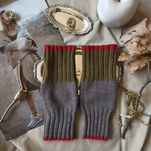 Load image into Gallery viewer, UN/PAIR Fingerless gloves Dove Olive Green Red
