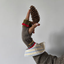 Load image into Gallery viewer, UN/PAIR Fingerless gloves Dove Olive Green Red
