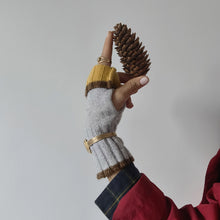 Load image into Gallery viewer, UN/PAIR Fingerless gloves Pearl Grey Yellow Hazelnut 
