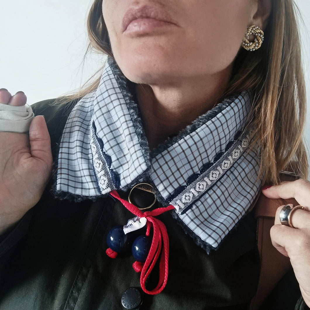 COLLAR UN/PAIR BLUE SQUARES GREY WOOL BLUE RIBBON