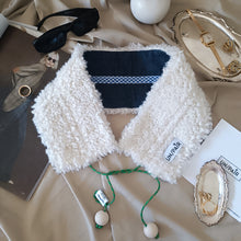 Load image into Gallery viewer, COLLAR UN/PAIR DENIM CREAM COAT WITH GREEN LACE
