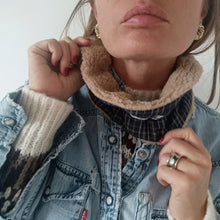 Load image into Gallery viewer, COLLAR UN/PAIR BLUE CHECKS BEIGE MONTONCINO EMBROIDERED FLOWER RIBBON
