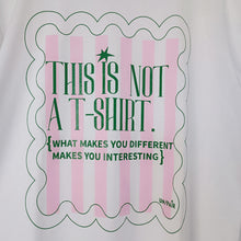 Carica l&#39;immagine nel visualizzatore di Gallery, T-shirt righe rosa in cornice
